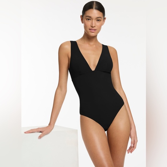 Jets Australia Jets Swim Jetset Plunge One Piece Classic Black in size 4 or XS - Picture 1 of 16